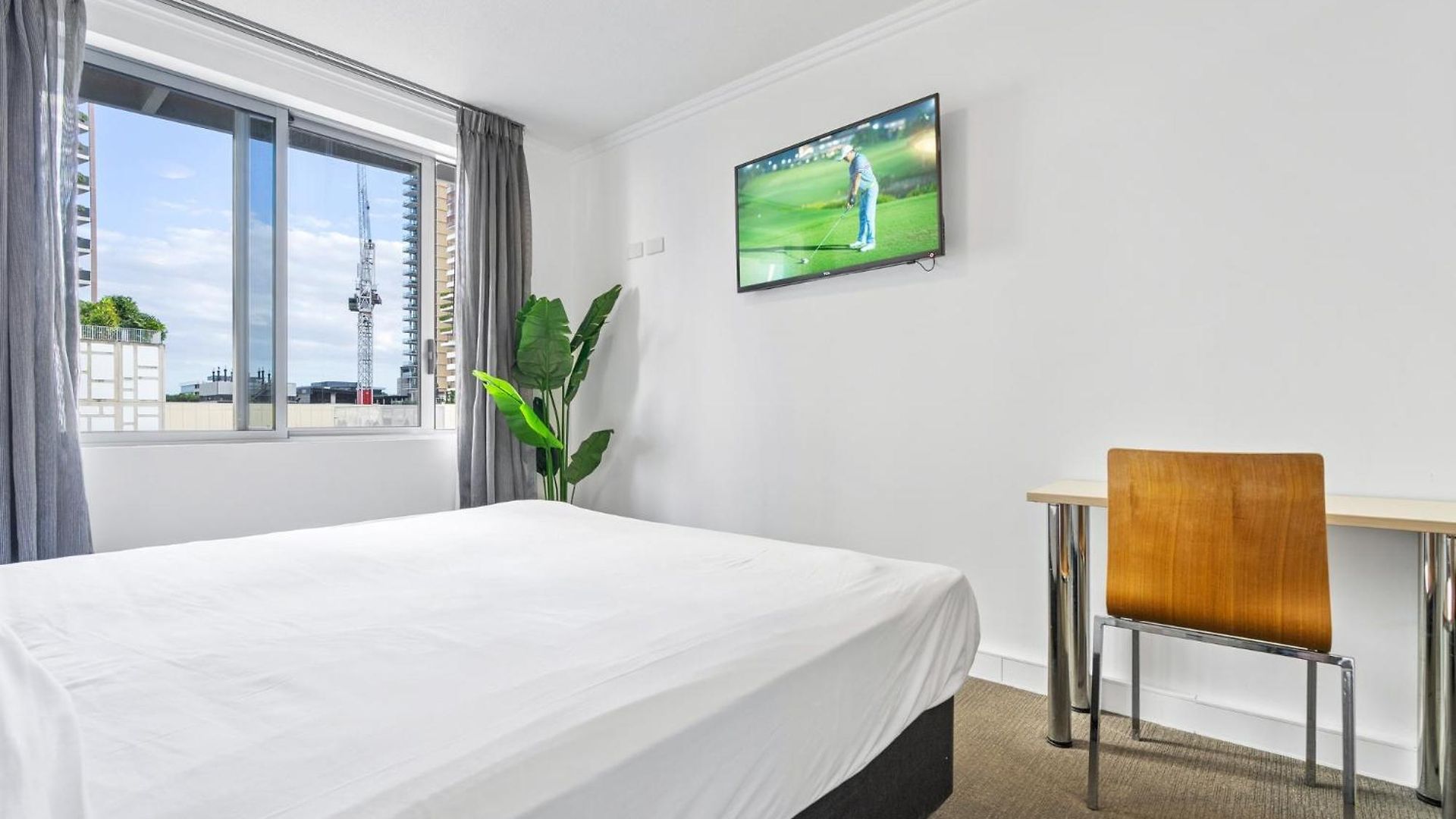 Stylish 1-bed In Vibrant South Apartment