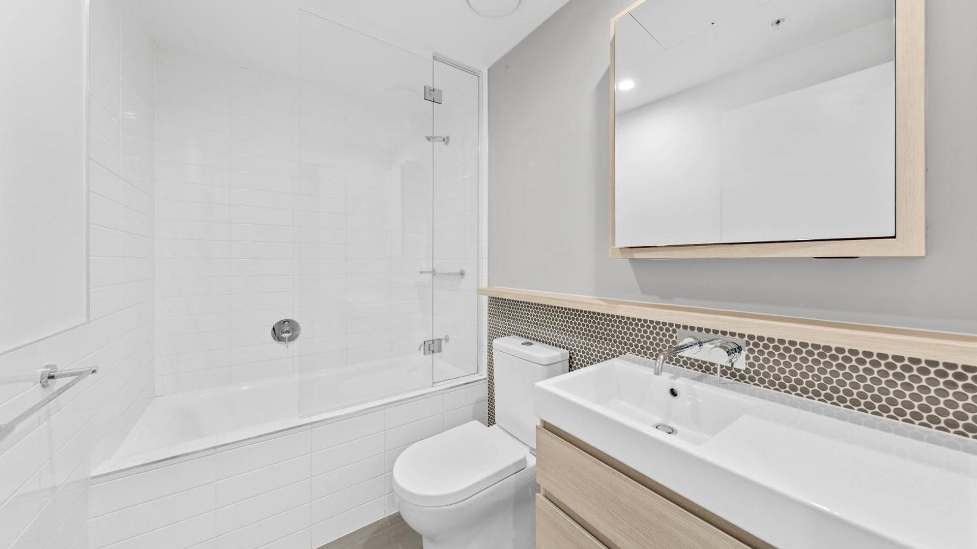 Soft Glow Serene Lucid 2br Apartment