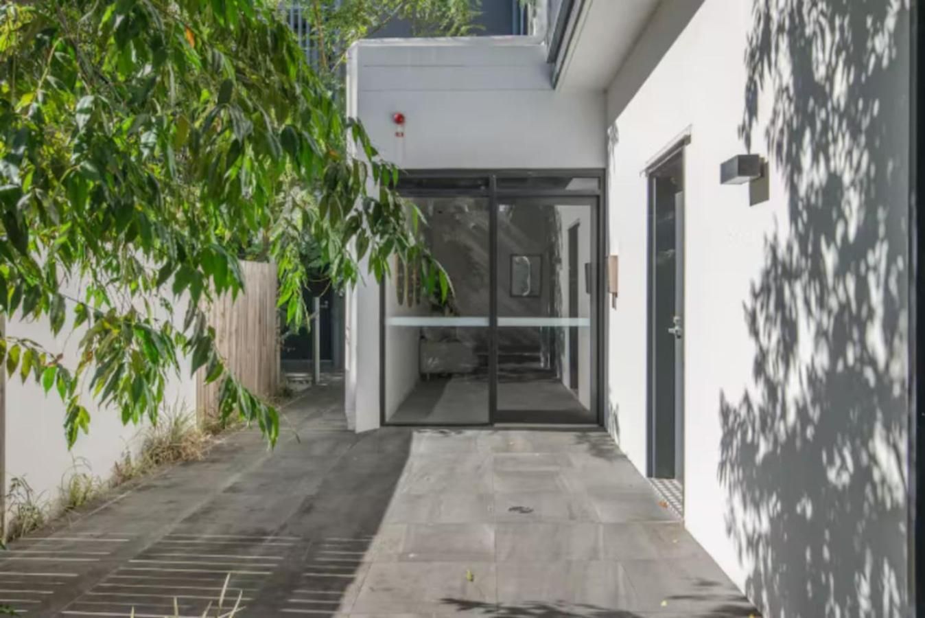 Apartment 2 Bedroom Balcony Close To Hotspots *