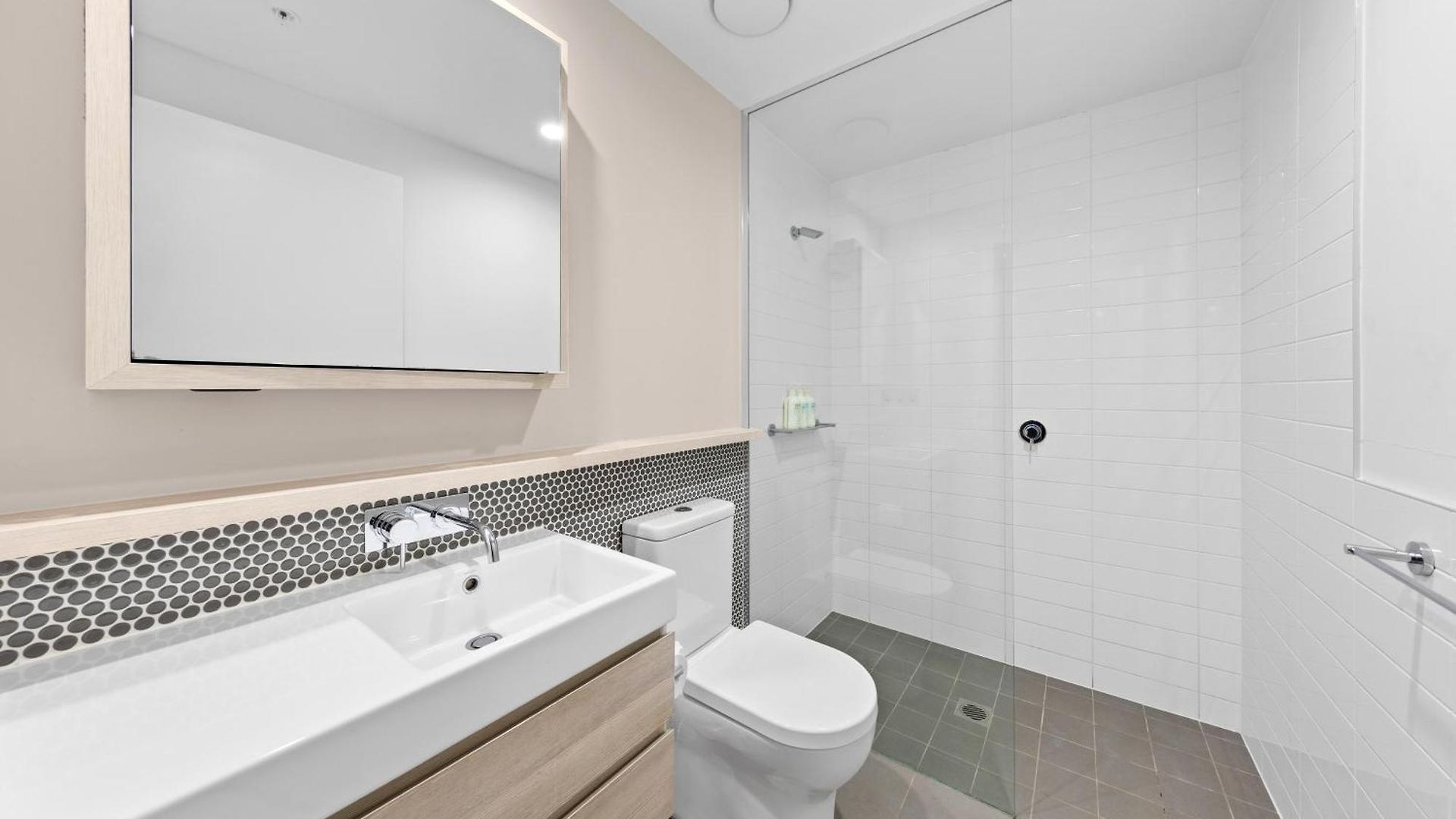 2br Escape At Lucid Apartment