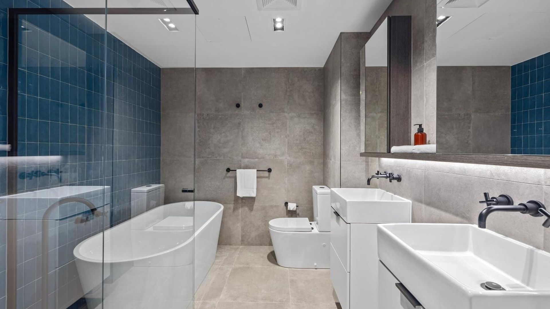 Apartment Luxe Sub-penthouse With Rooftop Pool And 2 Car Parks