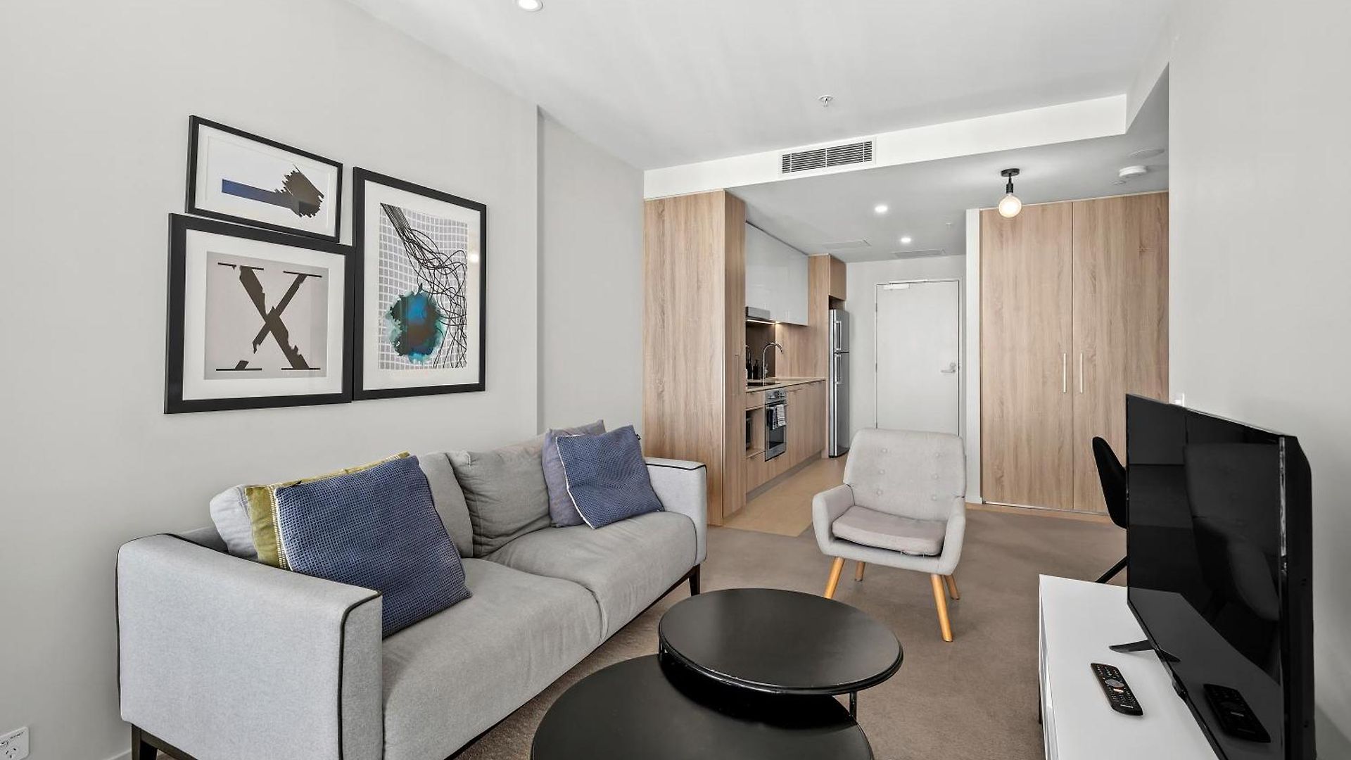 Center 1br With Views, Parking And 5 Star Rooftop Pool Brisbane