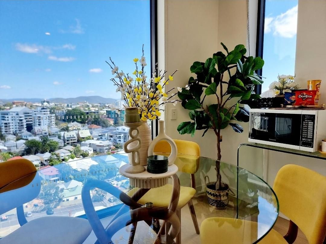 Modern Cbd With Skyline Views , Pool Gym & Free Parking Apartment Brisbane