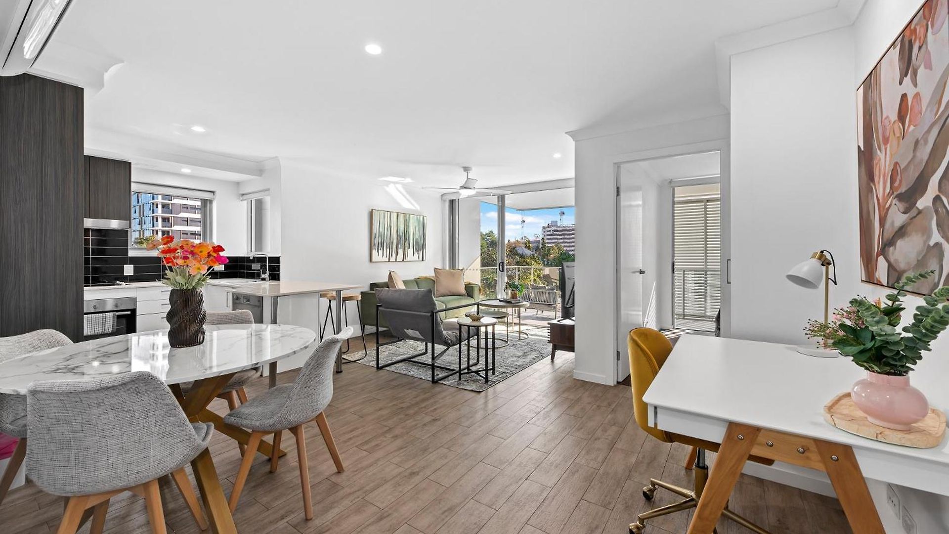 Bright And Stylish 2br With Spacious Balcony And Wifi Apartment