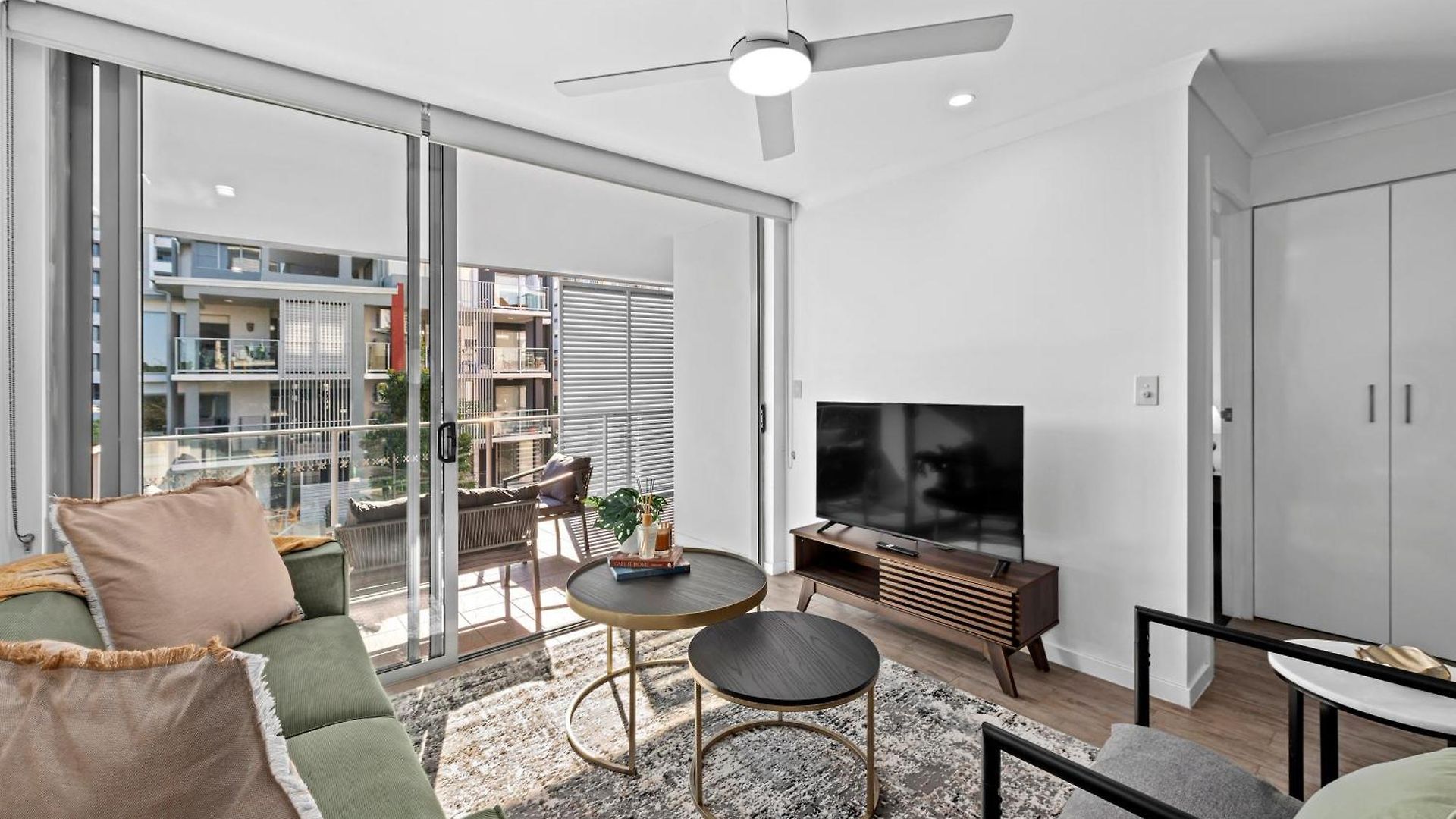 Bright And Stylish 2br With Spacious Balcony And Wifi Apartment *