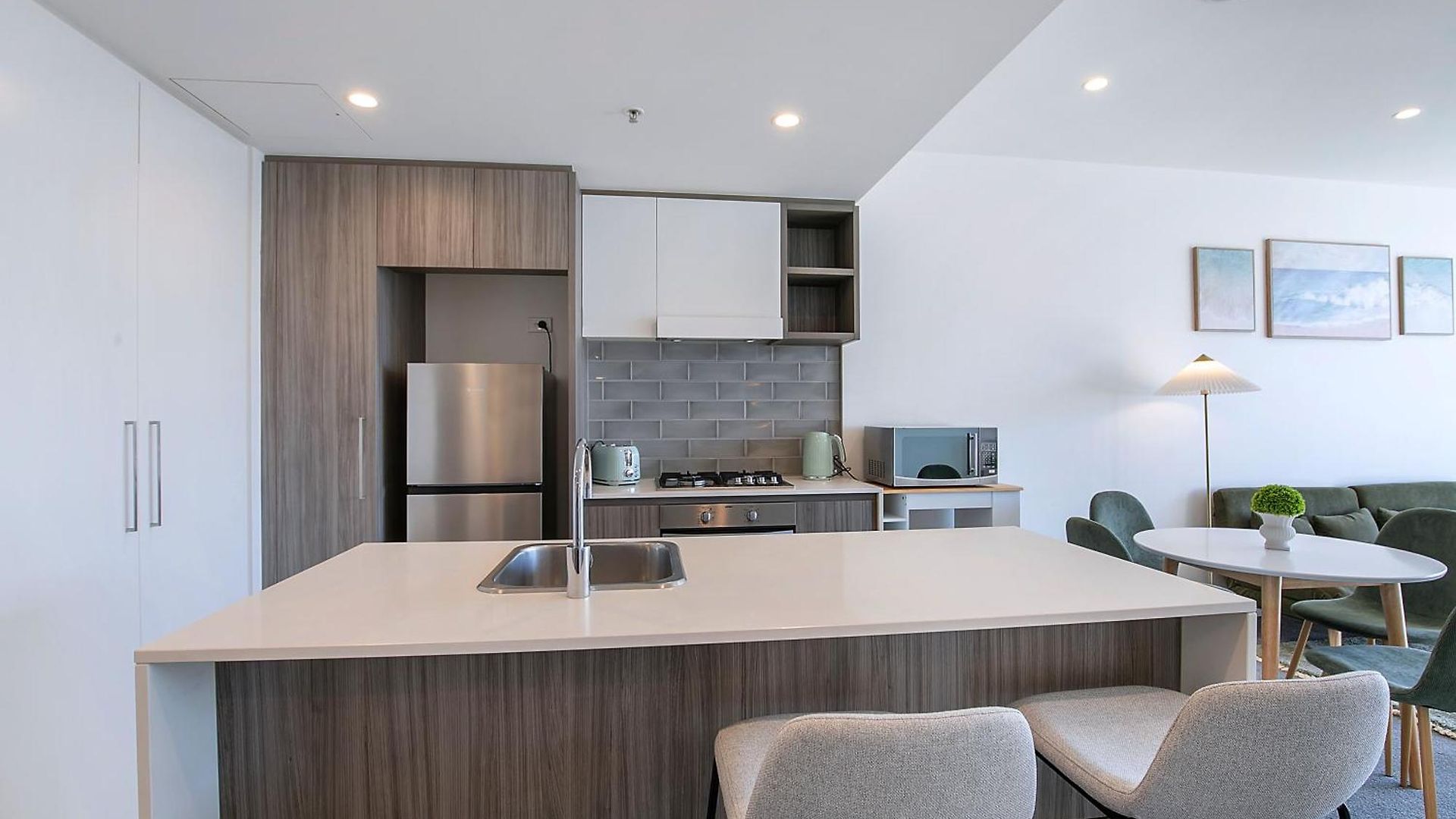 Apartment Stunning 1br With Views And Fantastic Location!