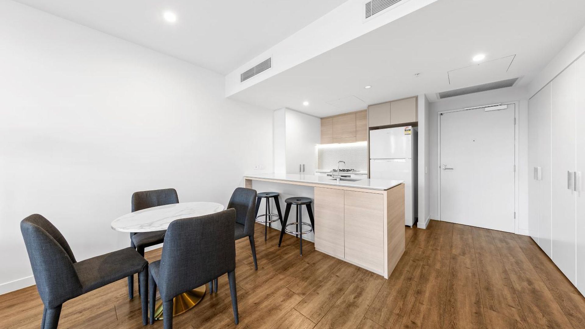 Soft Glow Serene Lucid 2br Brisbane