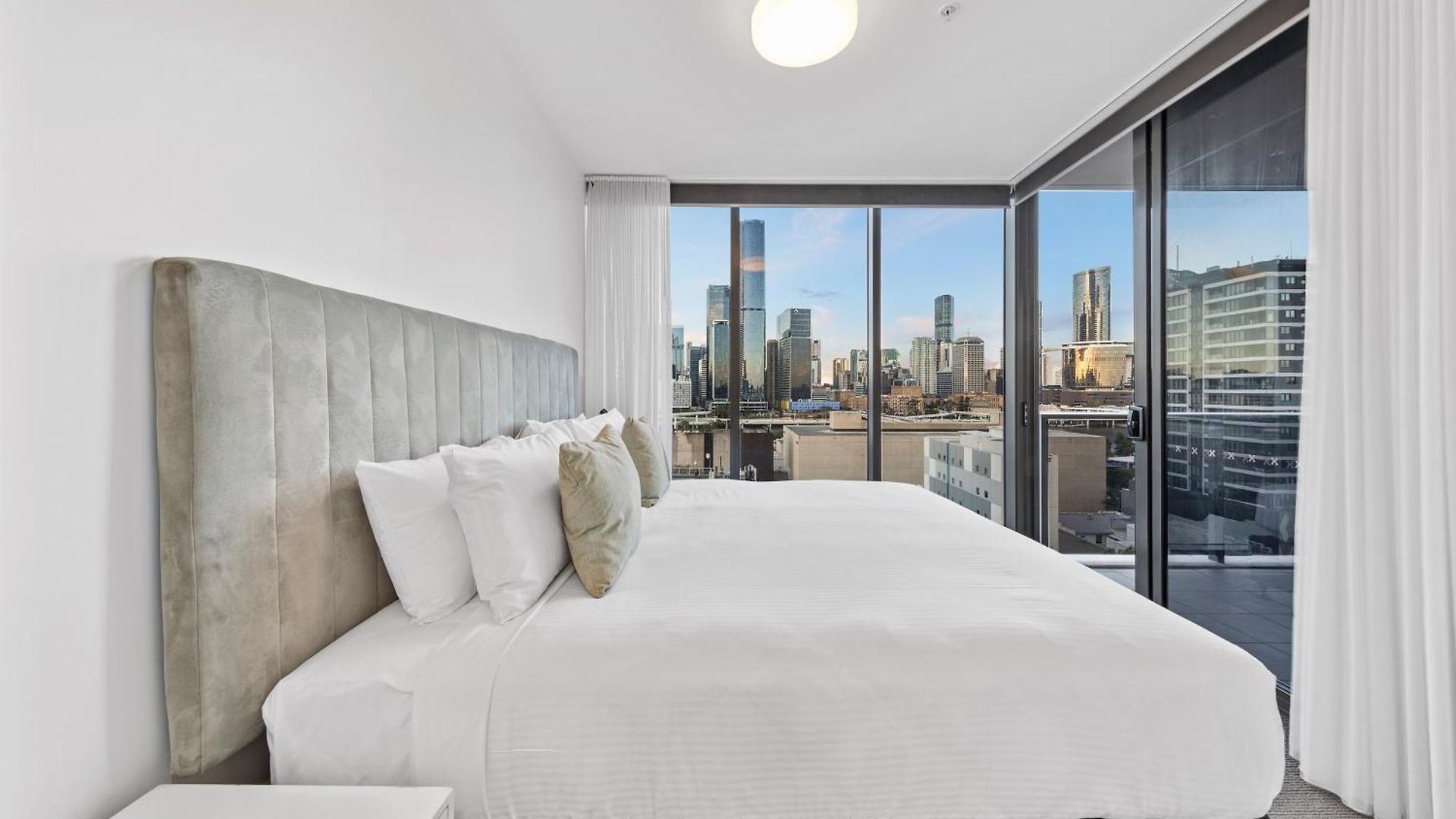 Apartment Soft Glow Serene Lucid 2br Brisbane