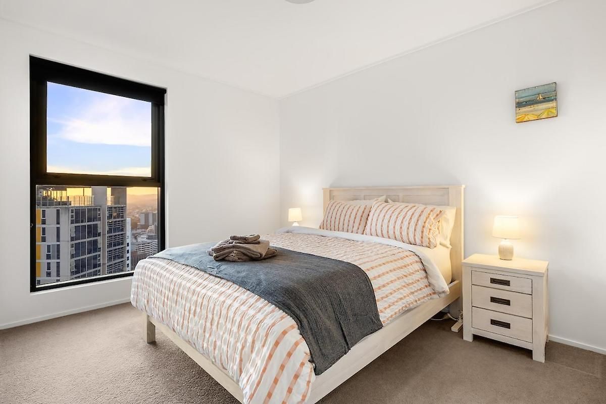 Amazing 2bed-2bath-1car-balcony-views - Cbd Apartment