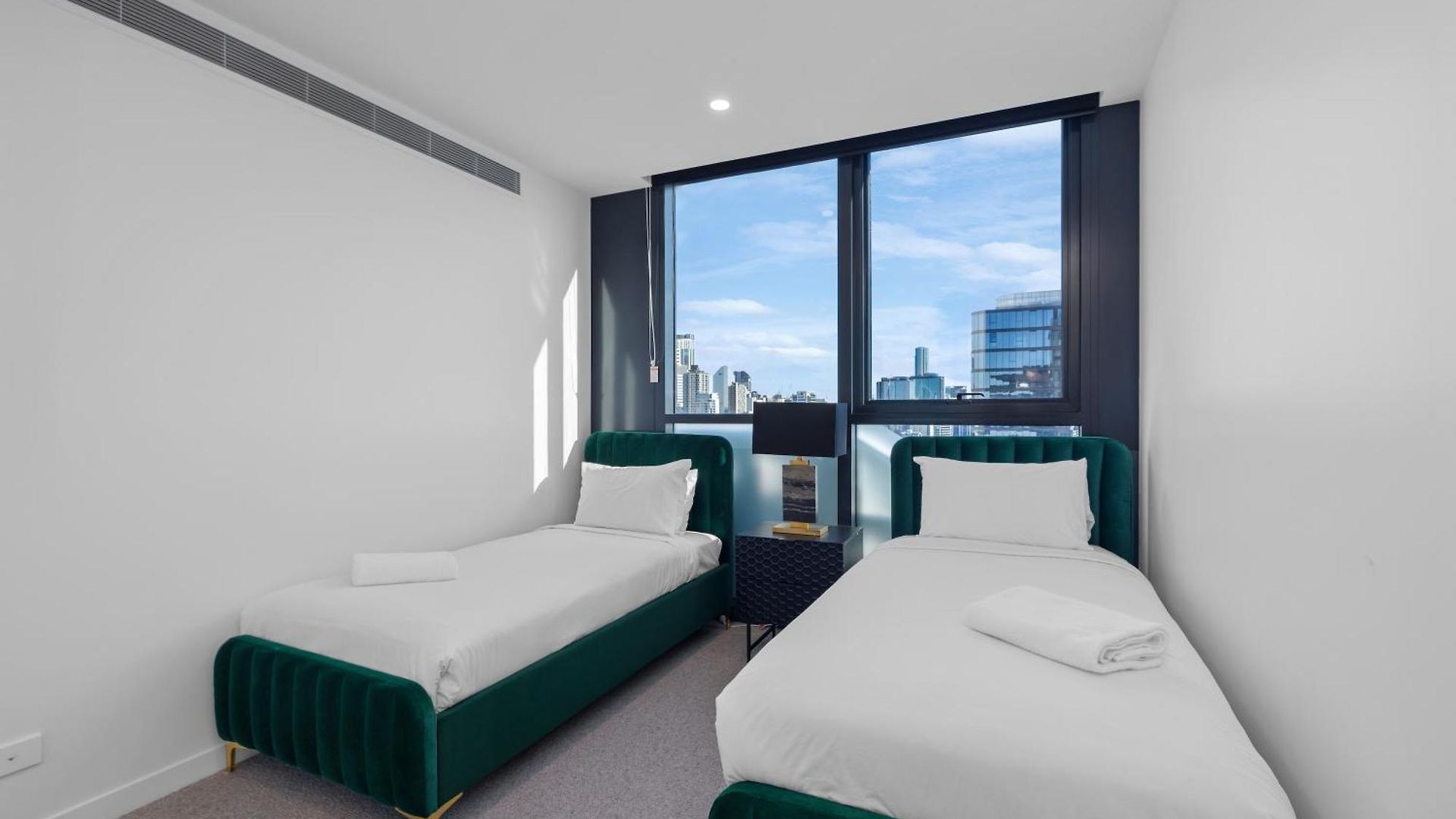 Luxe Sub-penthouse With Rooftop Pool And 2 Car Parks Apartment