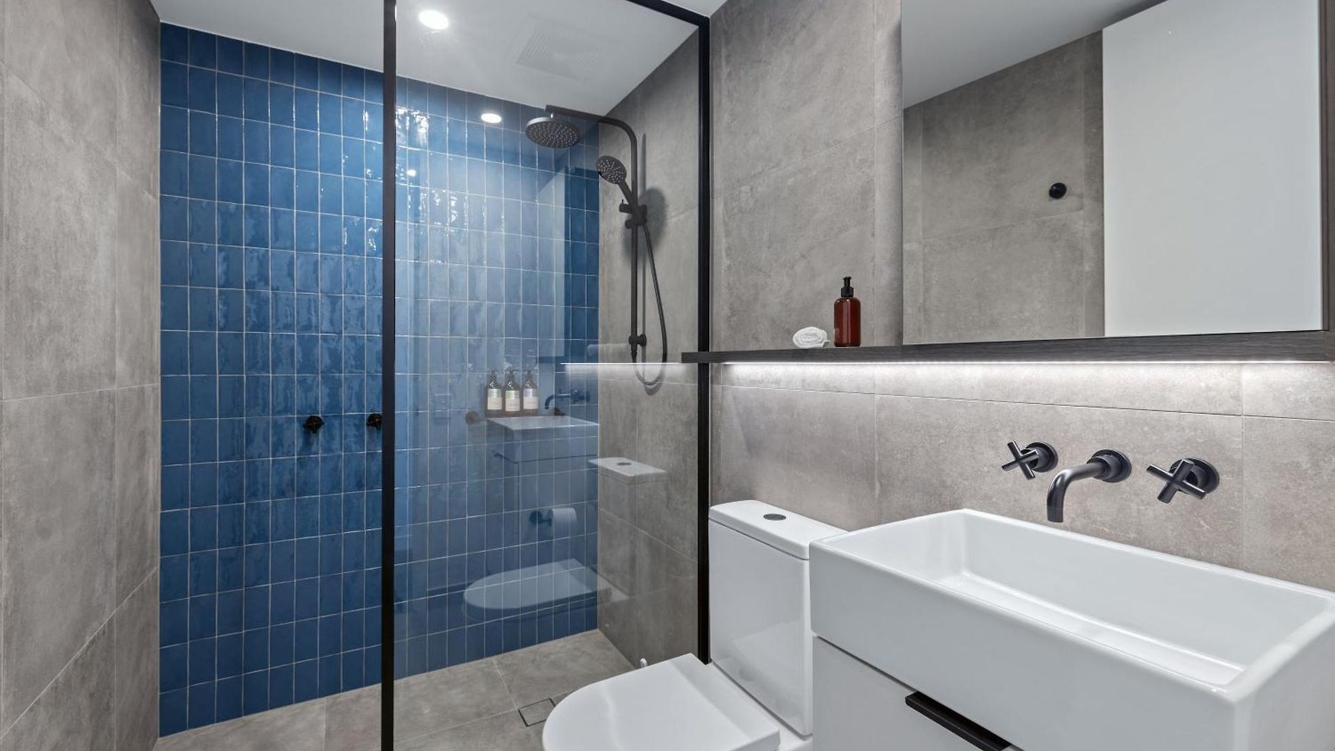 Luxe Sub-penthouse With Rooftop Pool And 2 Car Parks