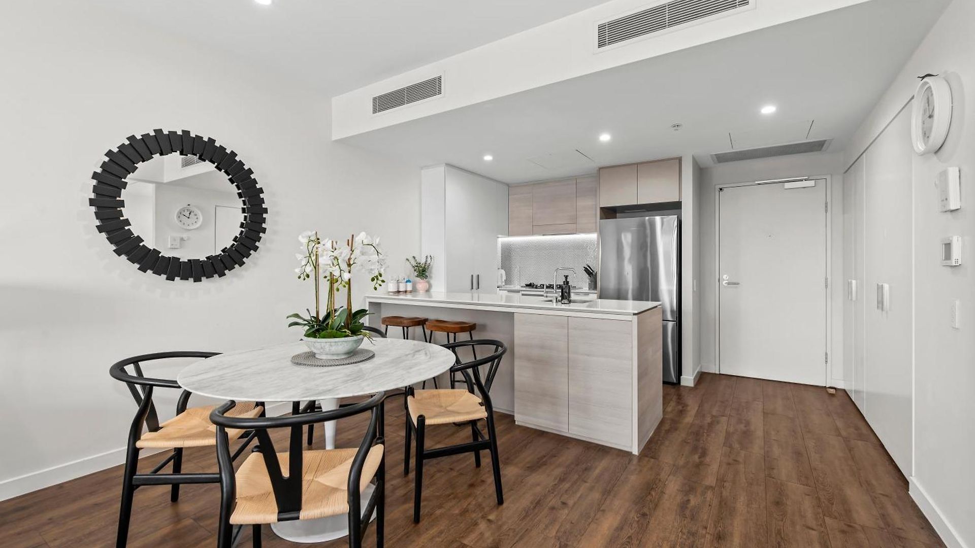 Apartment Stunning & River Views With Parking & Pool Brisbane