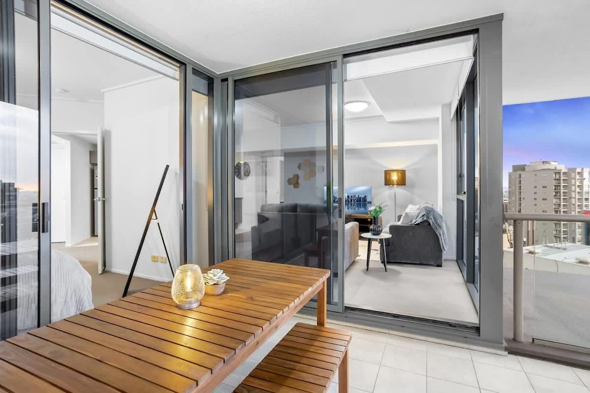 Modern 2br In Cbd Free Parking And Pool *