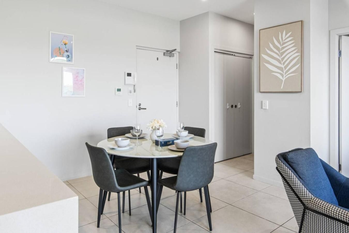 Stylish With Balcony Easy Access To Everywhere * Brisbane