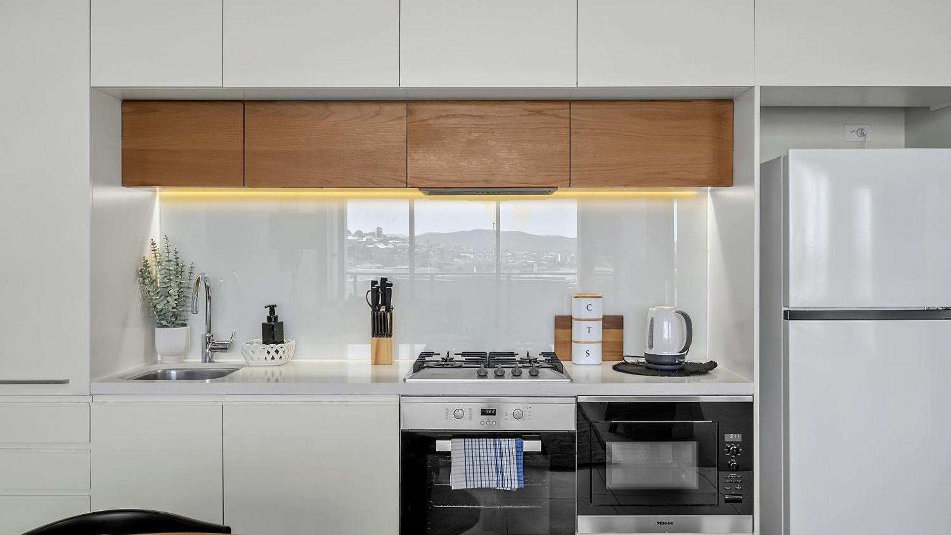 River View 1Br With Amazing Rooftop Pool & Parking *