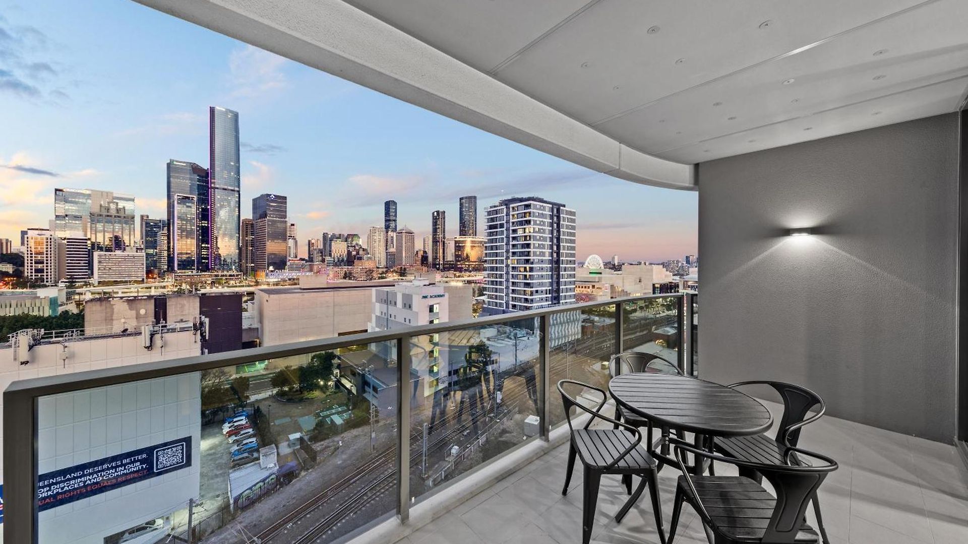 2br Escape At Lucid Apartment