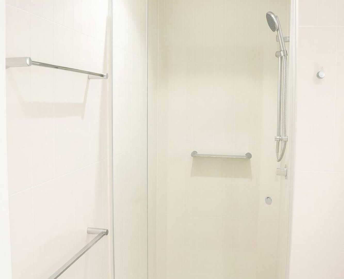 2bedroom Gleaming Riverfront - View Free Carpark Apartment