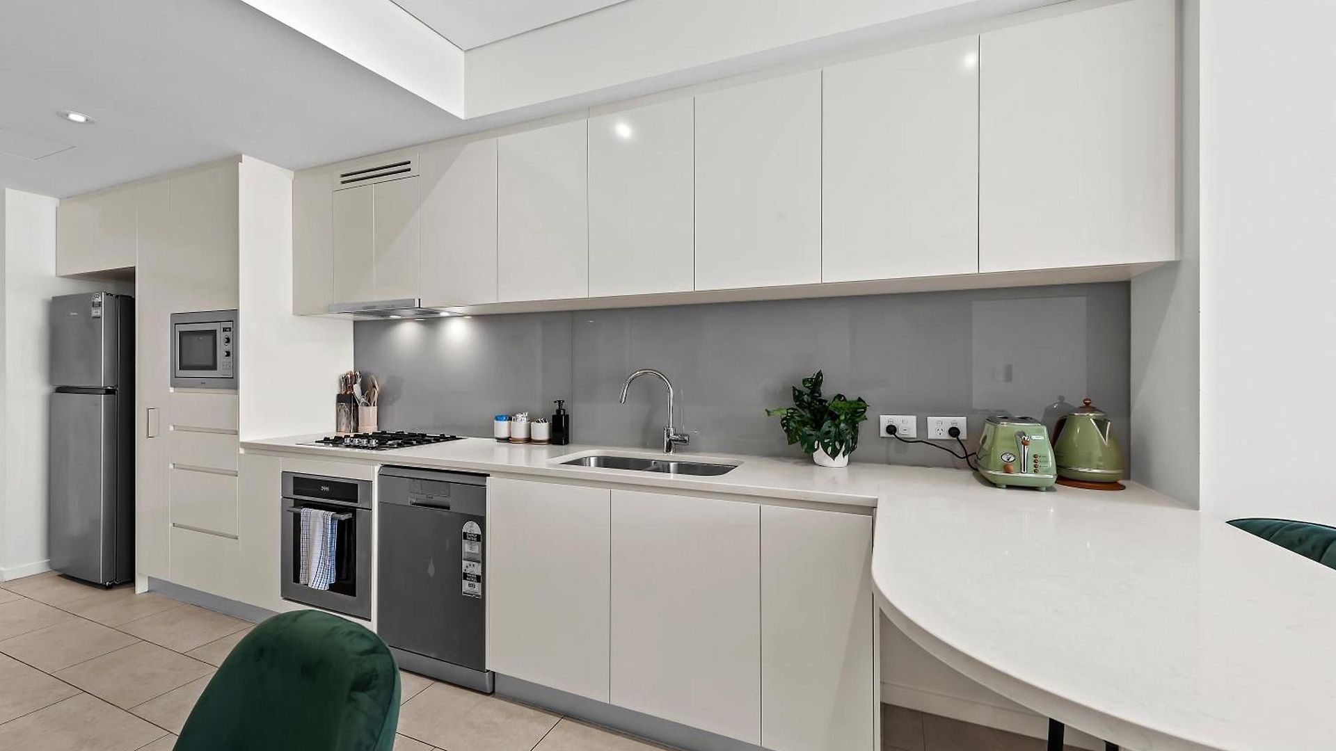 Apartment Sky - Cbd 2br With Stunning Views, Pool And Gym