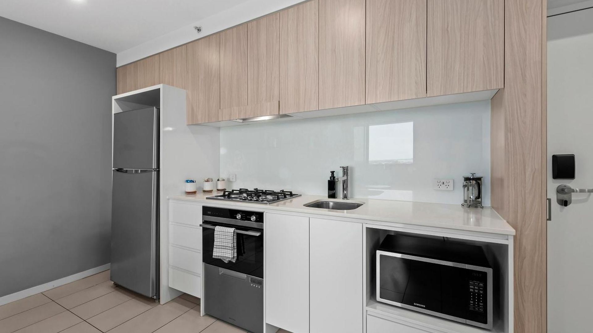 Riverside 1br With King Bed And Pool!