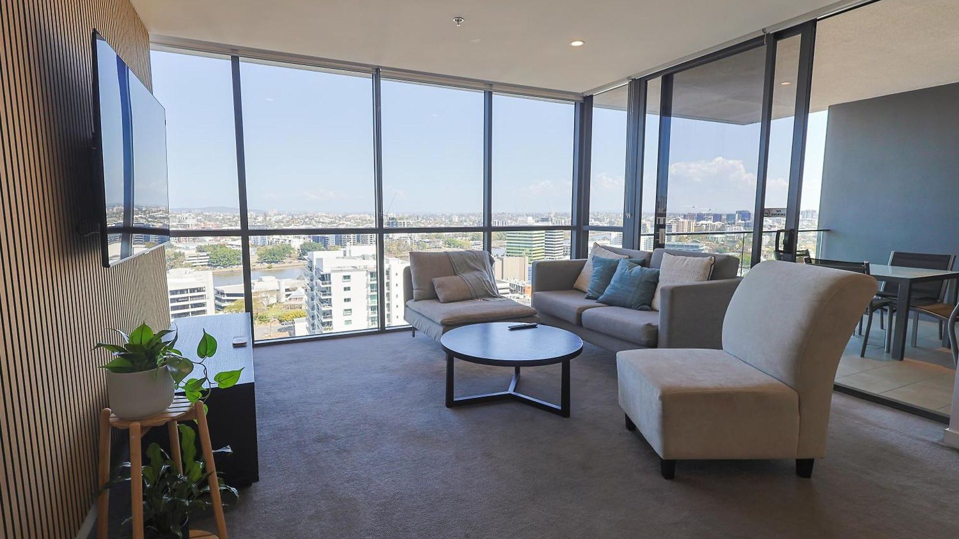 Riverview 2br With Pool And Parking Near Suncorp