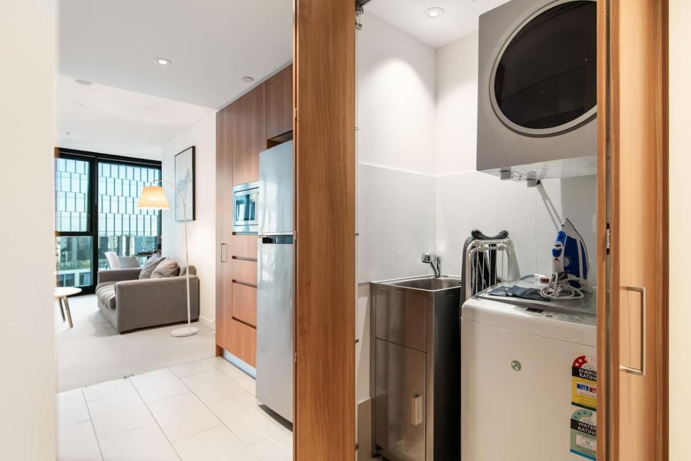 Apartment Sky Tower Elegance Balcony Gym Pool And Cbd Access Brisbane