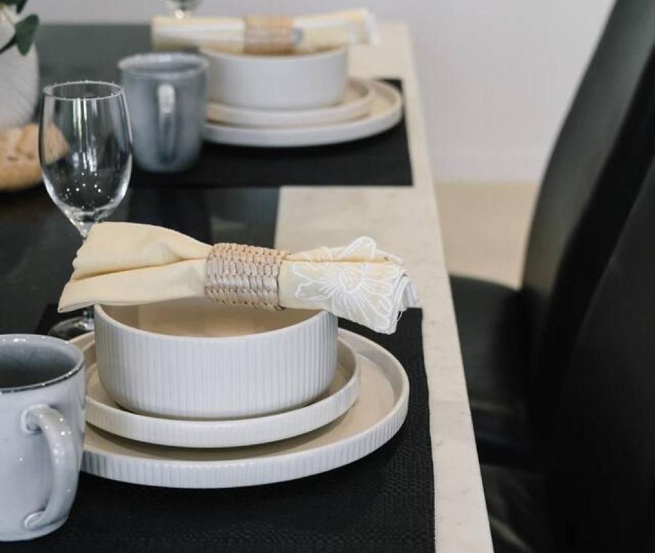 Stylish Escape 2 Ensuites Balcony Near Shops