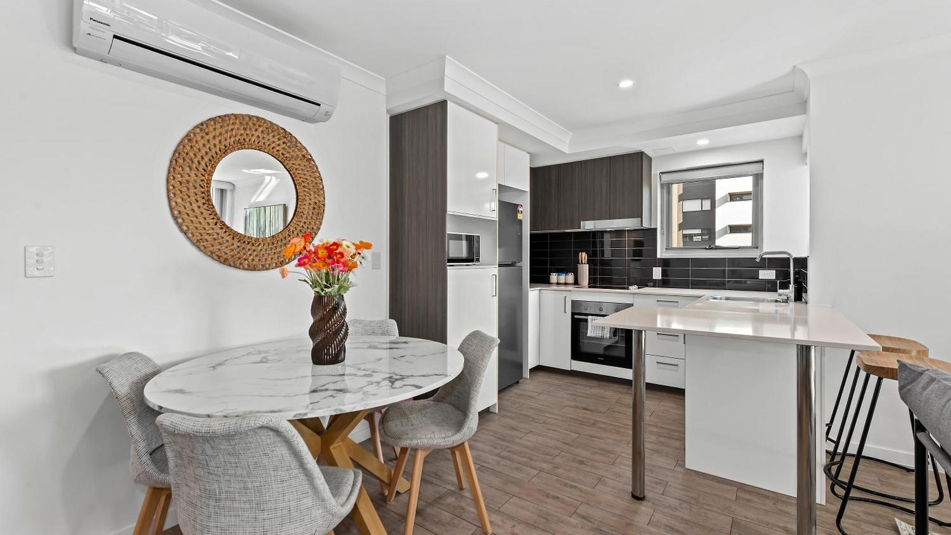 Apartment Bright And Stylish 2br With Spacious Balcony And Wifi Brisbane