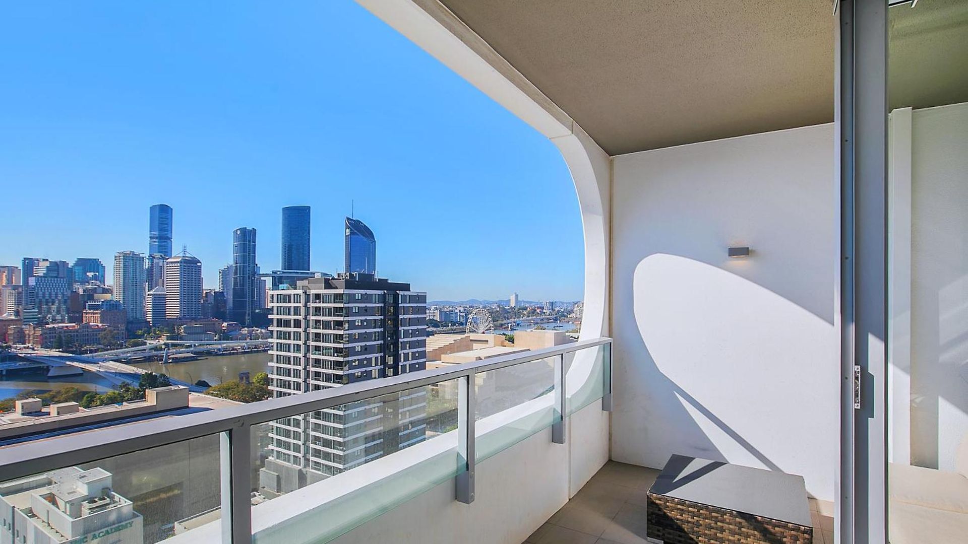 Stunning 1br With Views And Fantastic Location! Apartment
