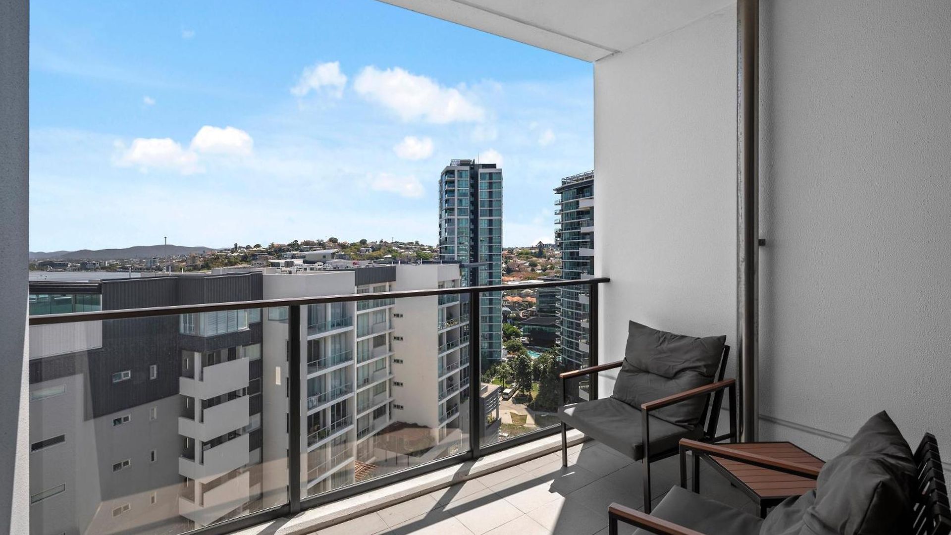 River View 1Br With Amazing Rooftop Pool & Parking