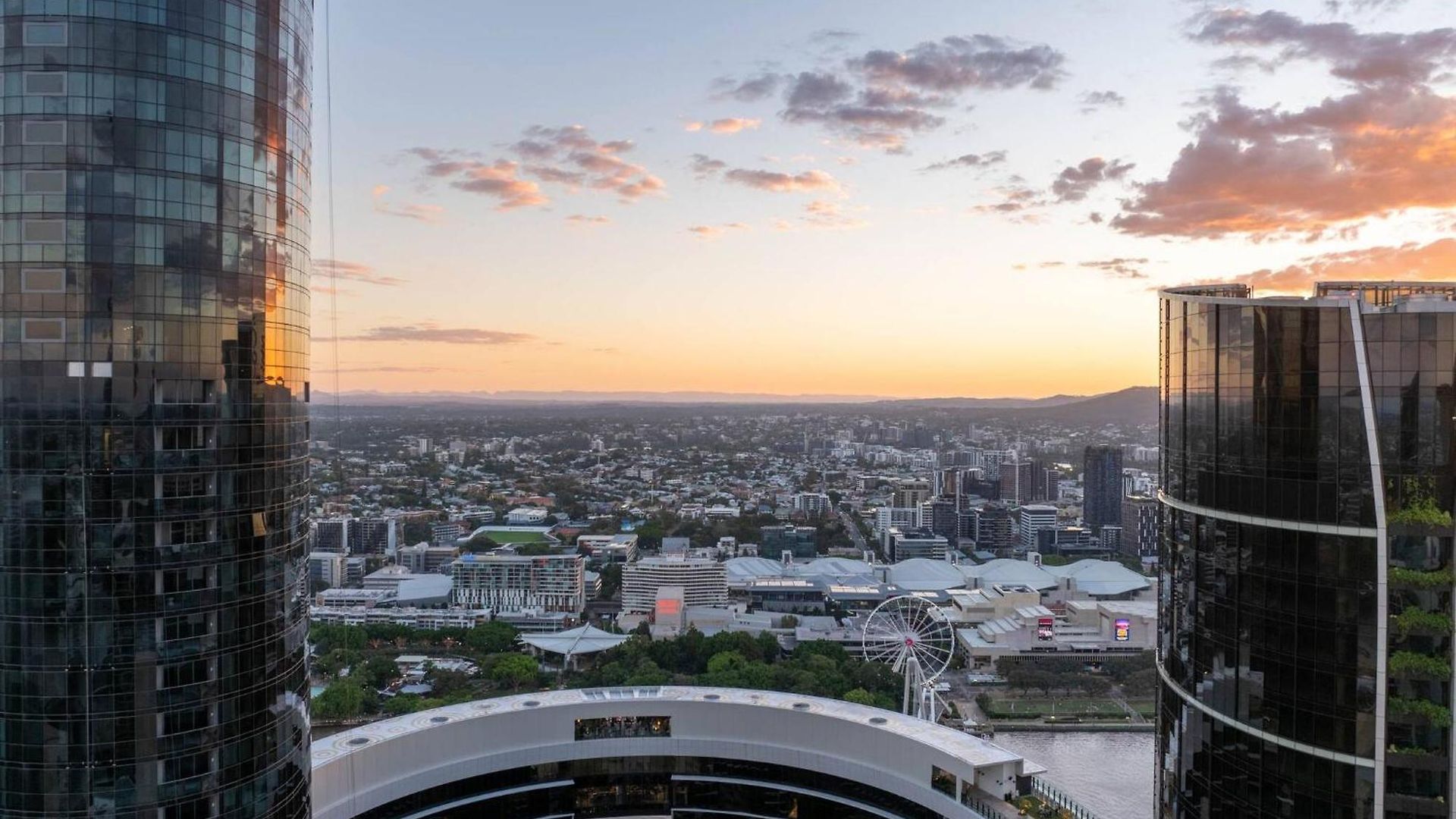 2bedroom Gleaming Riverfront - View Free Carpark Apartment Brisbane