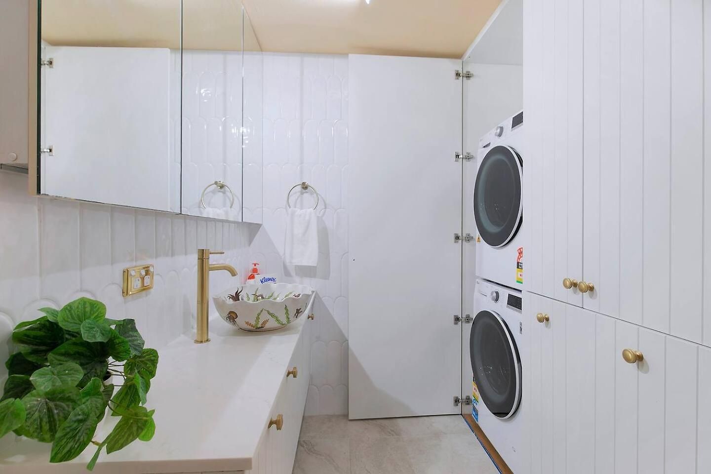 The Fish Bowl - Vibrant Riverside Escape With Pool * Brisbane