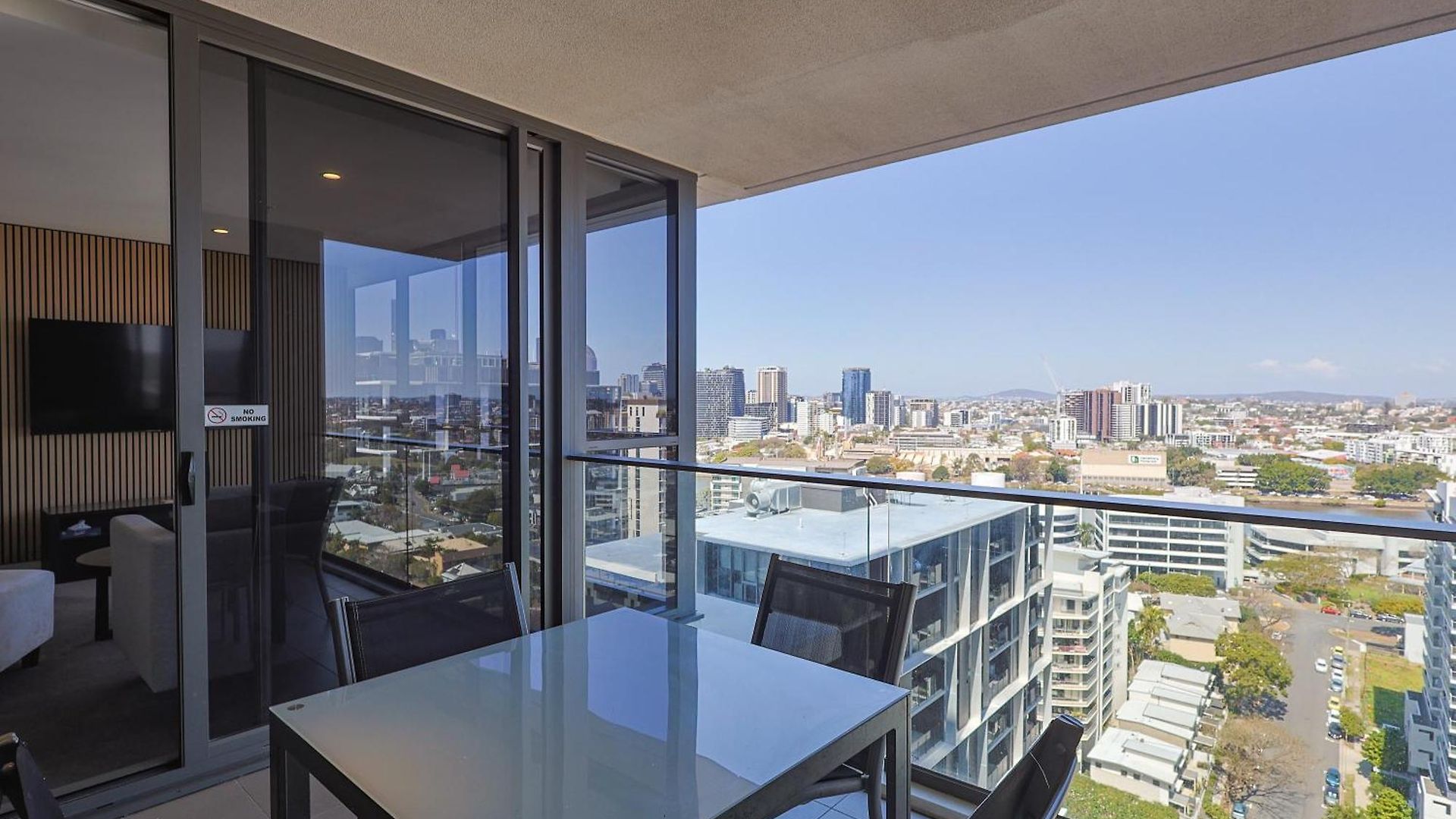 Riverview 2br With Pool And Parking Near Suncorp Apartment