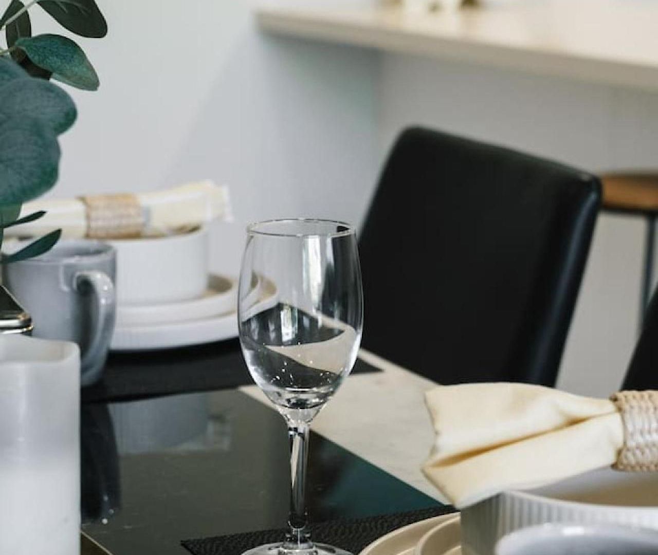Stylish Escape 2 Ensuites Balcony Near Shops Apartment Brisbane