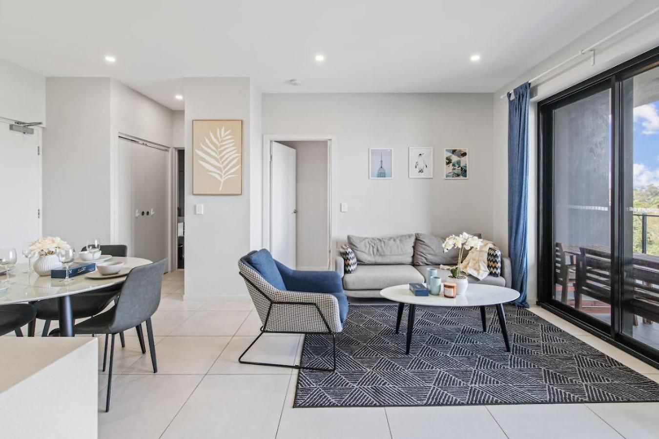 Apartment Stylish With Balcony Easy Access To Everywhere