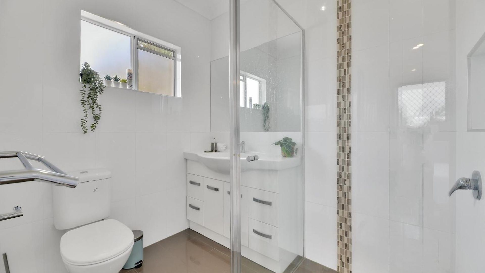 Apartment Tranquil 3-bed Unit With Lush Garden Views