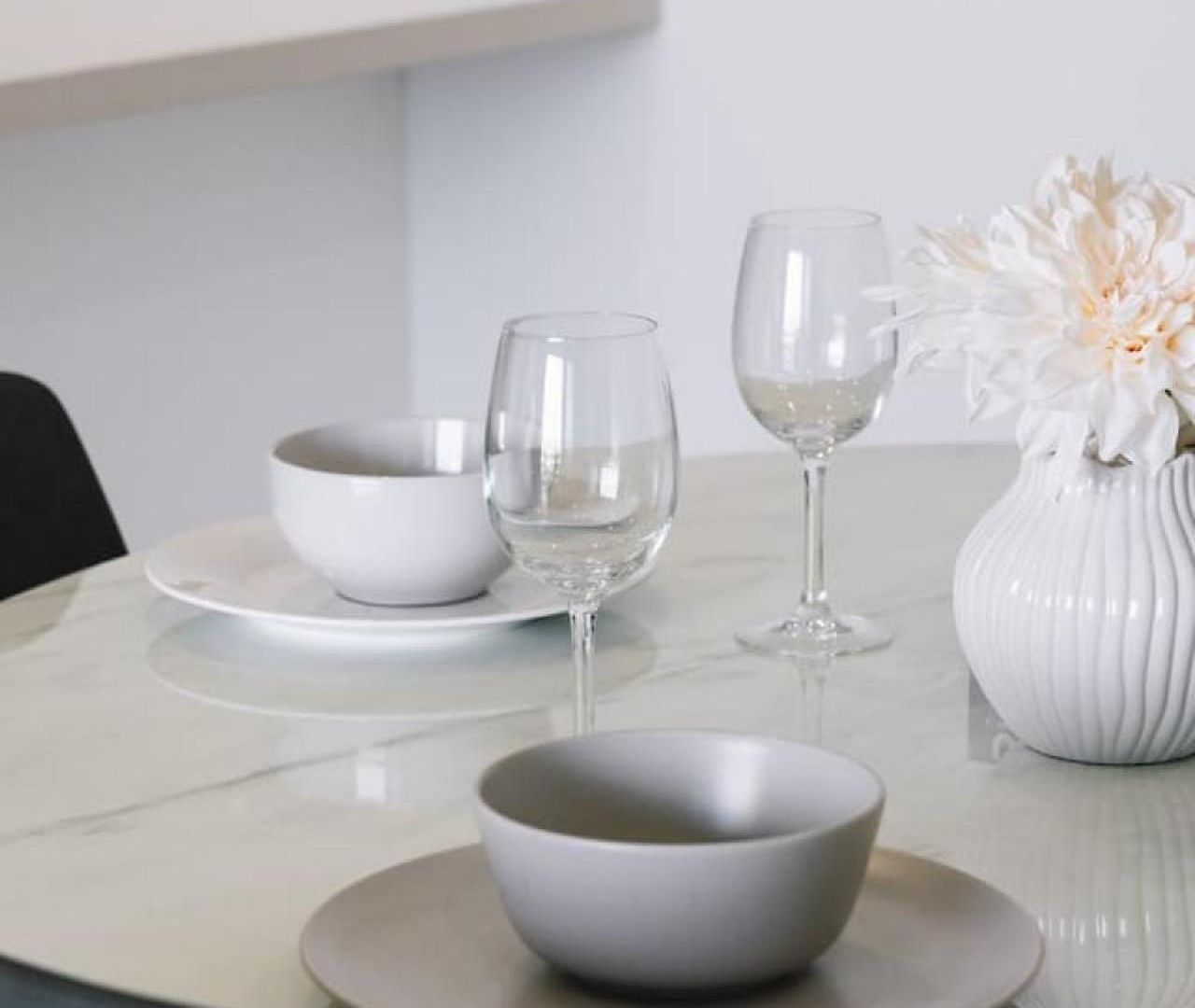 Stylish With Balcony Easy Access To Everywhere Apartment Brisbane