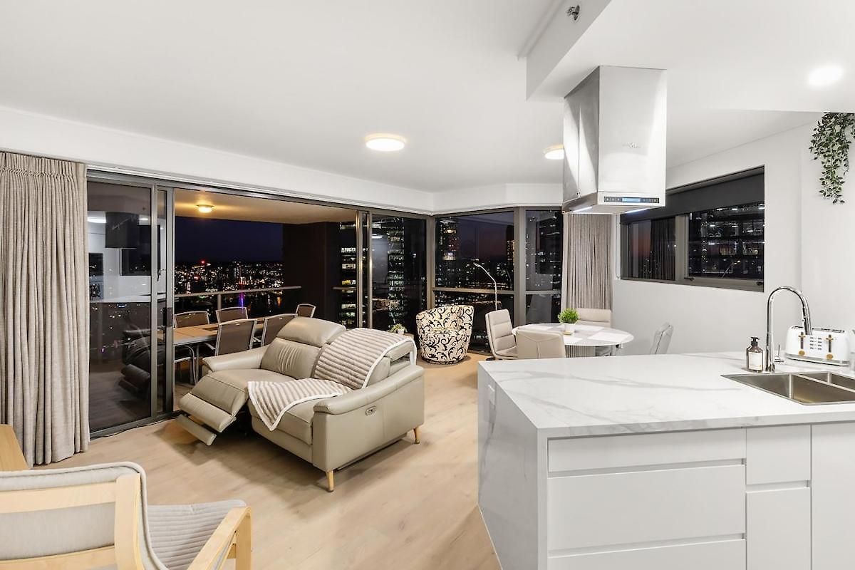 Amazing 2bed-2bath-1car-balcony-views - Cbd Apartment