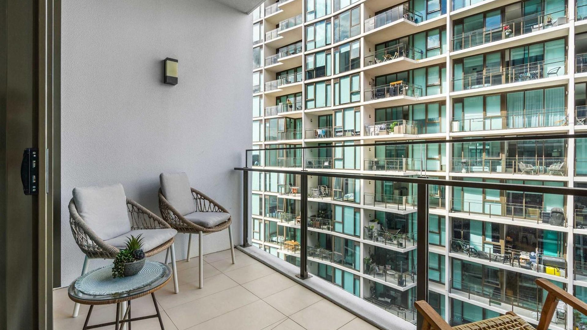 Apartment Laguna - Free Park Pool & Gym