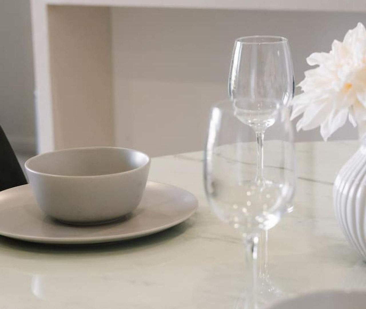 Stylish With Balcony Easy Access To Everywhere * Brisbane