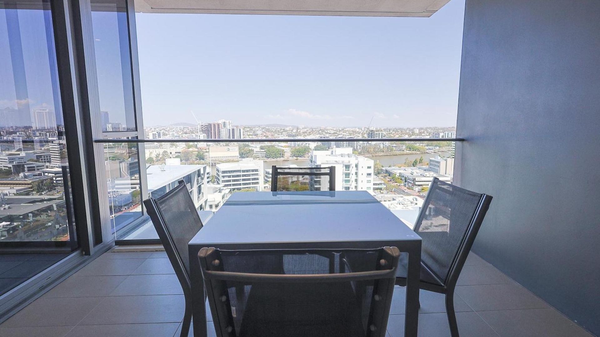 Apartment Riverview 2br With Pool And Parking Near Suncorp