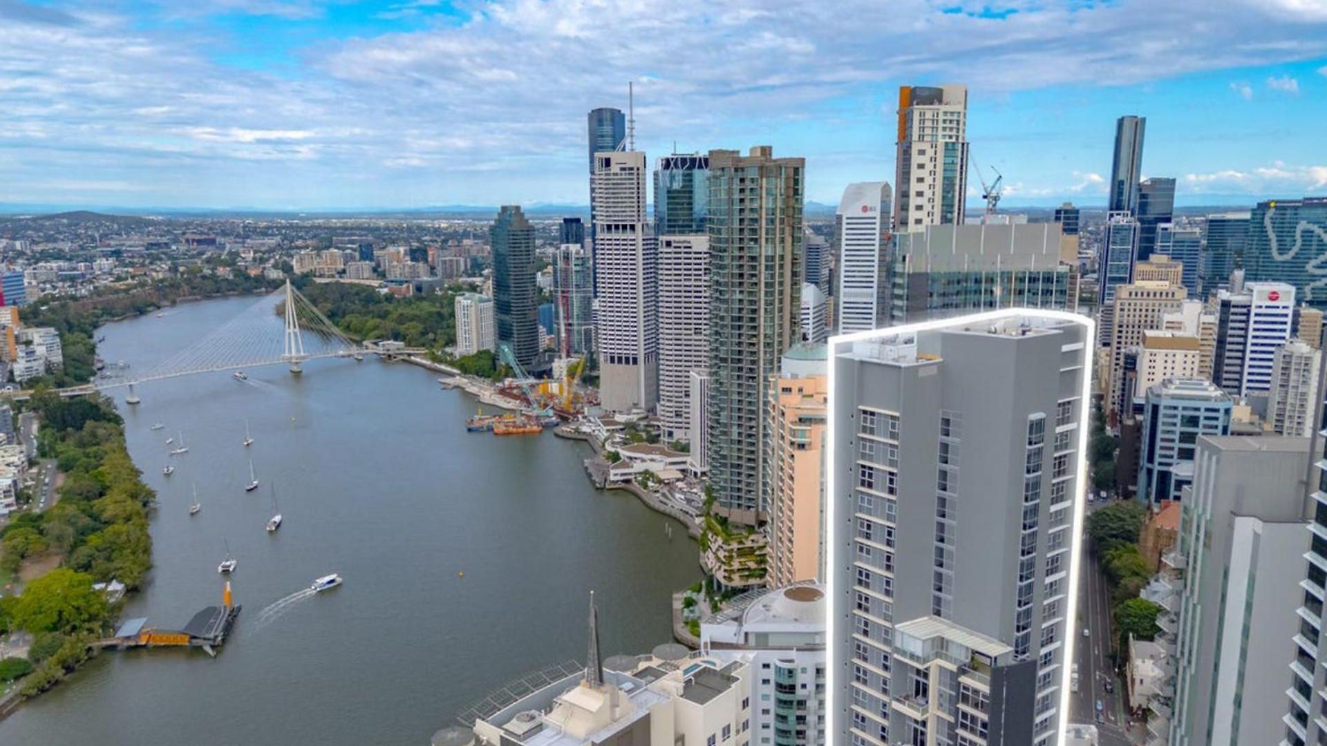 Apartment River Views 2 Bed 2 Bath Secure Parking *