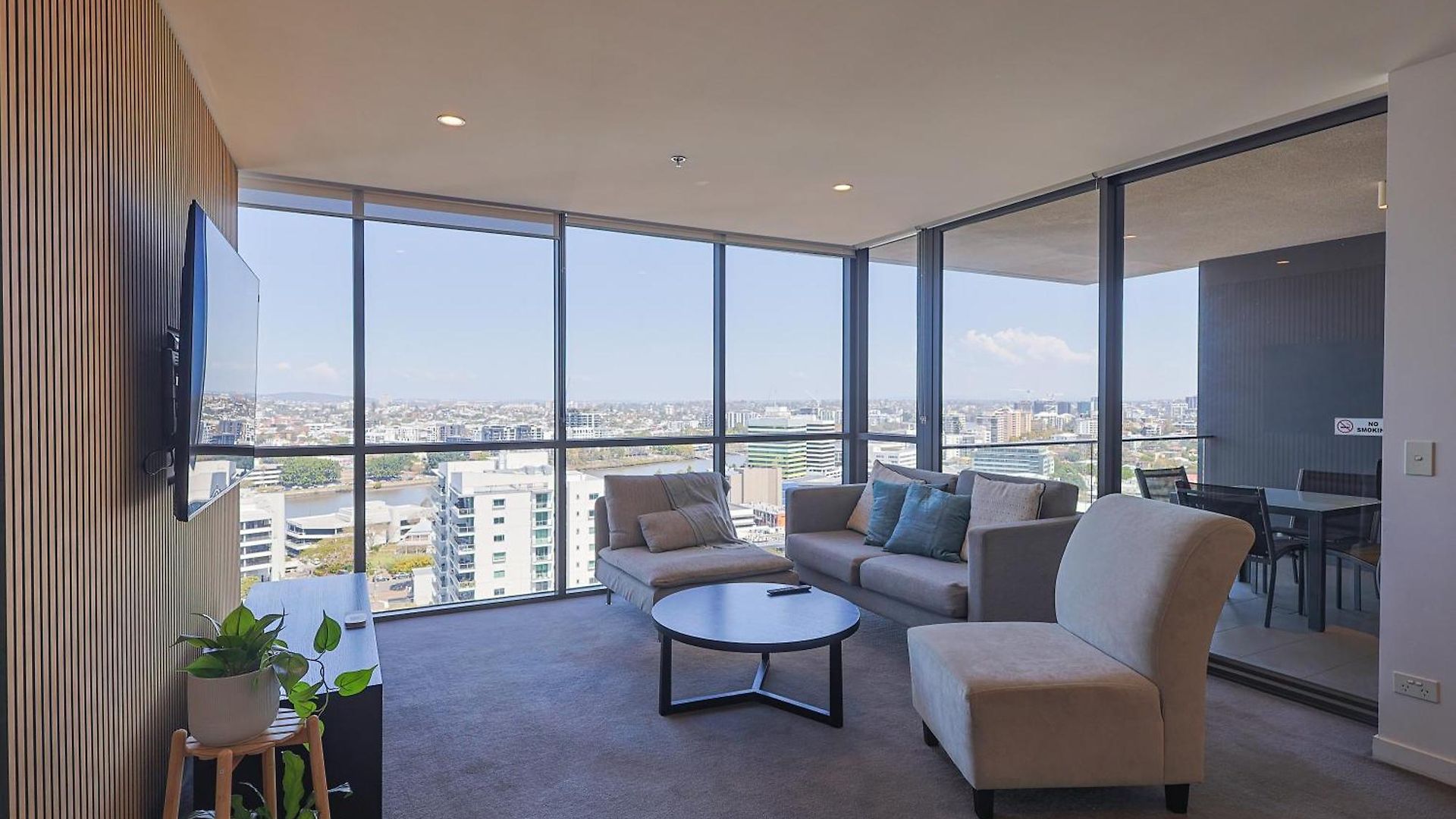 Riverview 2br With Pool And Parking Near Suncorp