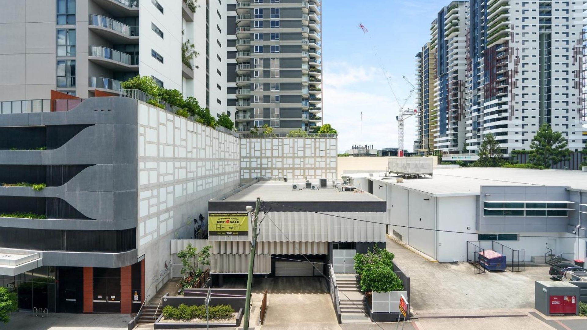 Stylish 1-bed In Vibrant South *