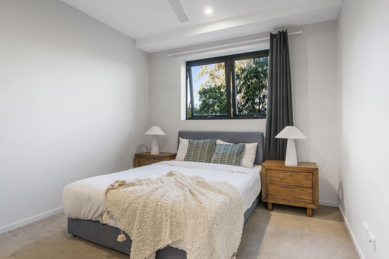Apartment Stylish Escape 2 Ensuites Balcony Near Shops