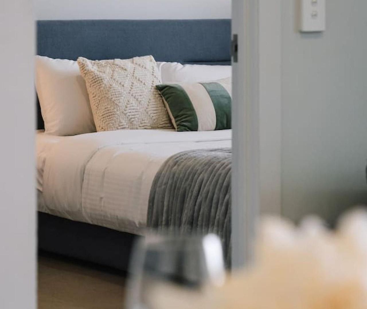 Stylish With Balcony Easy Access To Everywhere * Brisbane