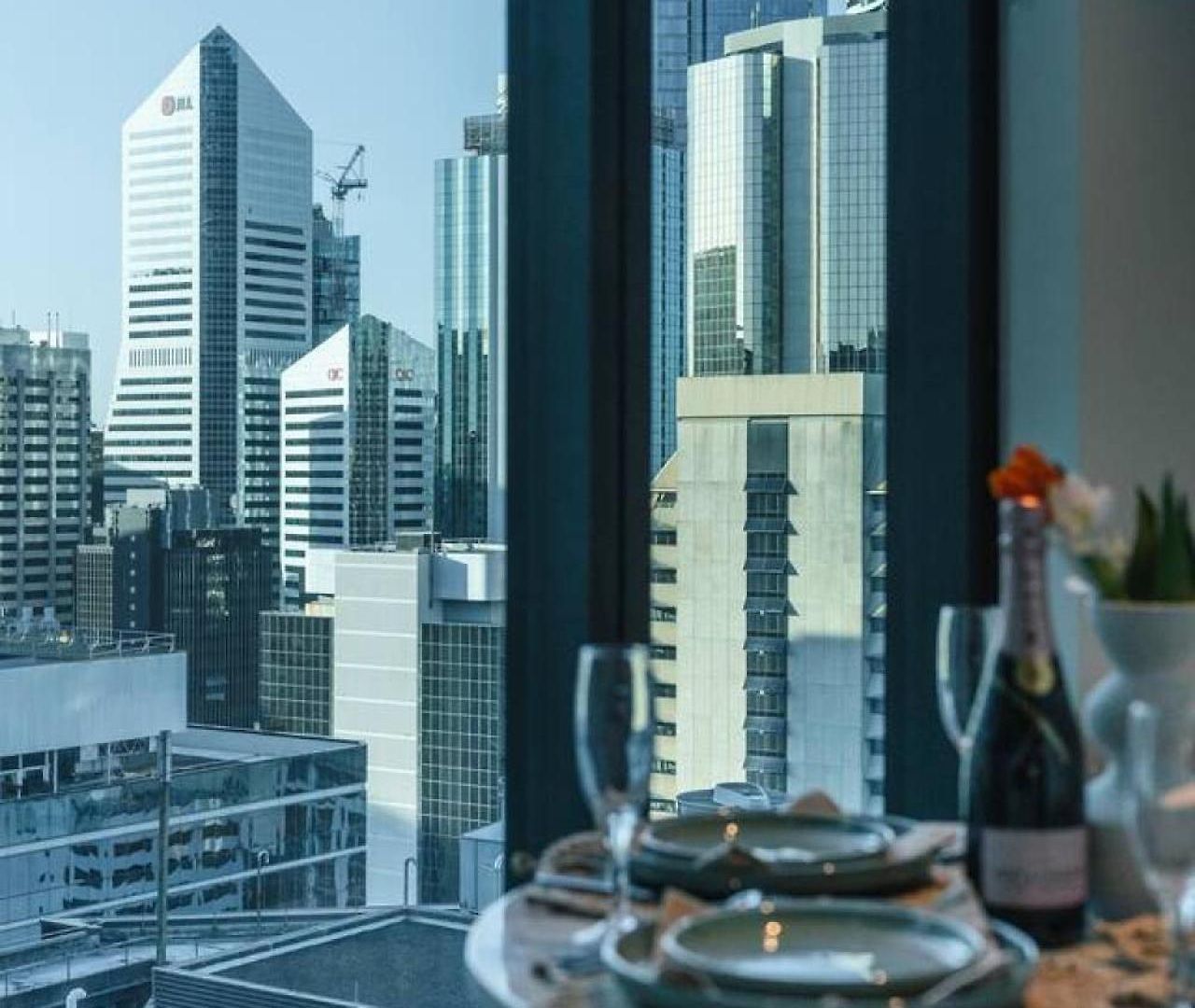 Sky Tower Elegance Balcony Gym Pool And Cbd Access