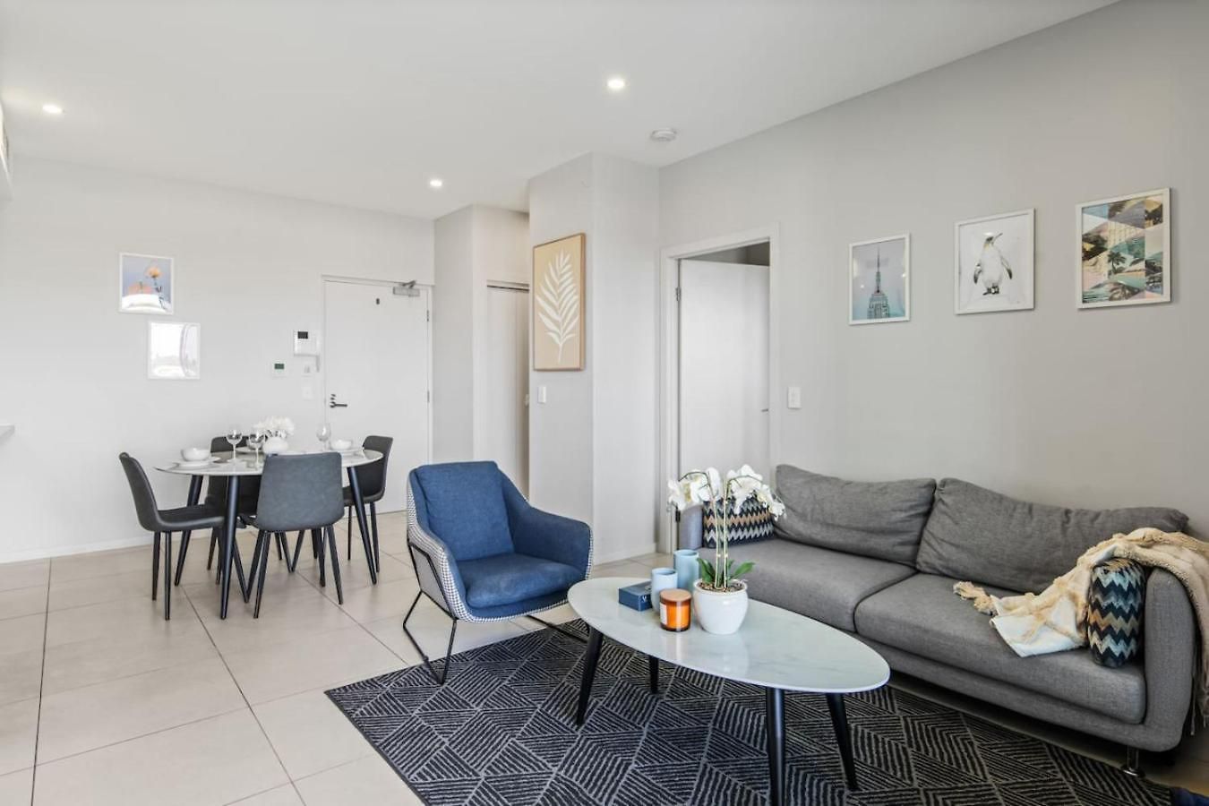 Stylish With Balcony Easy Access To Everywhere Apartment *