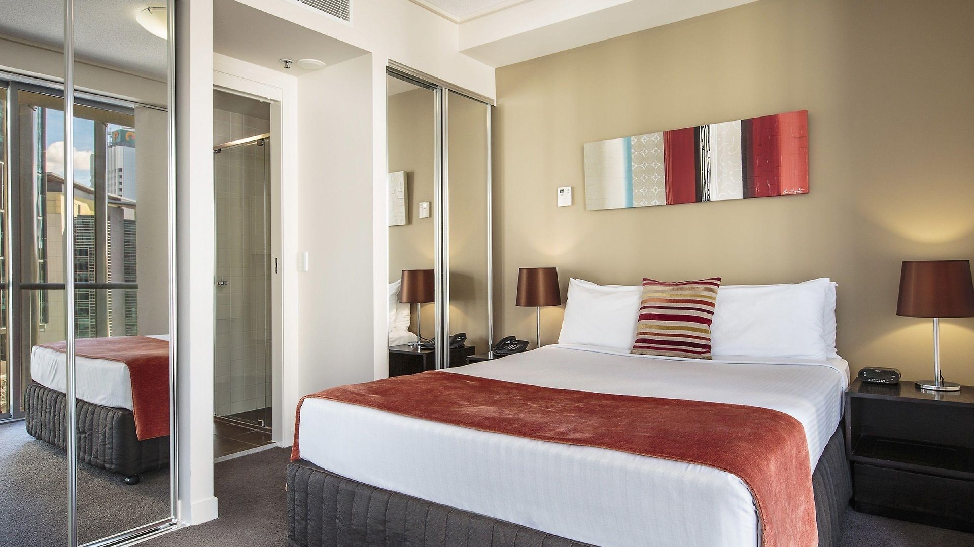 Evolution Aparthotel 5*