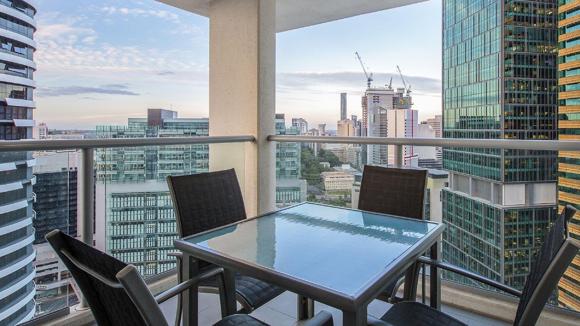 Evolution Aparthotel 5*