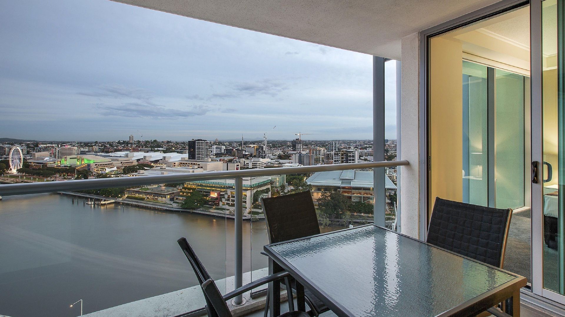 Evolution Aparthotel 5*